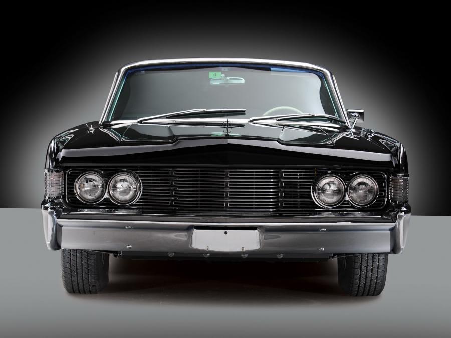 Lincoln Continental Convertible 1965 года  (фото 10 из 22)